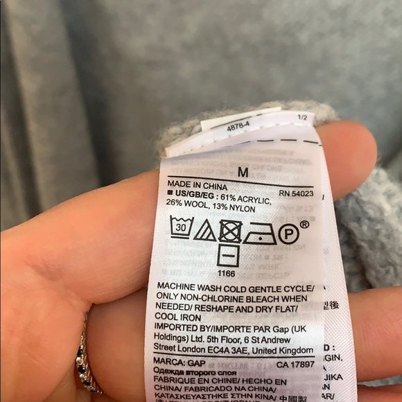 Never Worn Hooded Gap Sweater - Picture 5 of 5